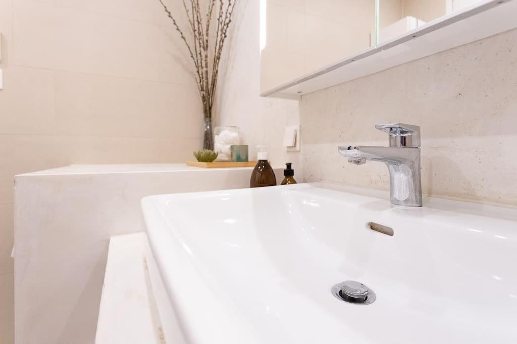 Dream Apartment - Central And Quiet With Ac And Free Parking Garage فيينا المظهر الخارجي الصورة