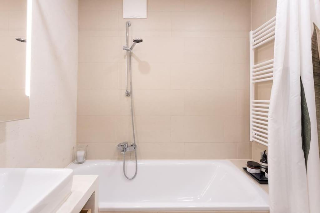 Dream Apartment - Central And Quiet With Ac And Free Parking Garage فيينا المظهر الخارجي الصورة
