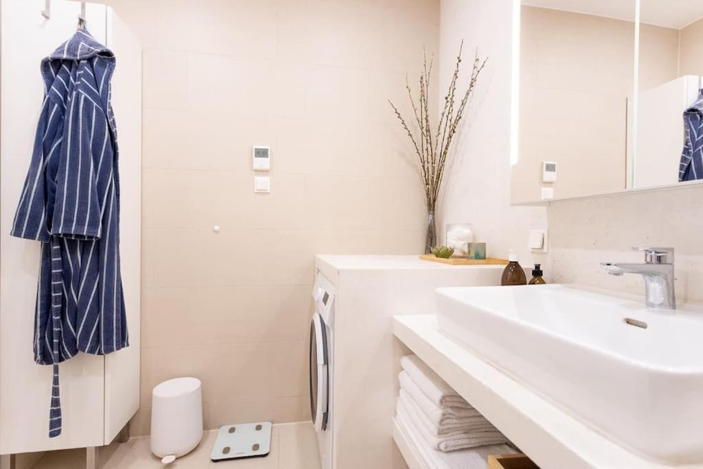 Dream Apartment - Central And Quiet With Ac And Free Parking Garage فيينا المظهر الخارجي الصورة
